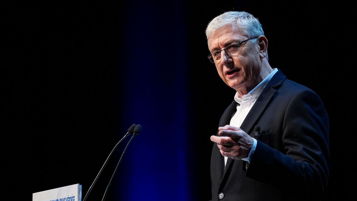 Budapest, 2025. február 2.
Gyurcsány Ferenc pártelnök beszédet mond a Demokratikus Koalíció (DK) XV., tisztújító kongresszusán a Budapest Kongresszusi Központban 2025. február 2-án.
MTI/Hegedüs Róbert
