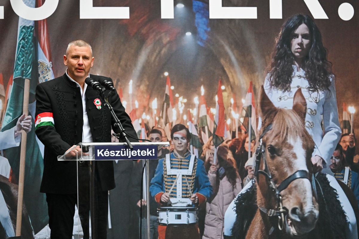 Budapest, 2025. március 15.
Ruszin-Szendi Romulusz volt vezérkari főnök beszédet mond a Tisza Párt 1848-1849-es forradalom és szabadságharc kitörésének 177. évfordulója alkalmából a budapesti Andrássy úton tartott ünnepségén 2025. március 15-én.
MTI/Illyés Tibor