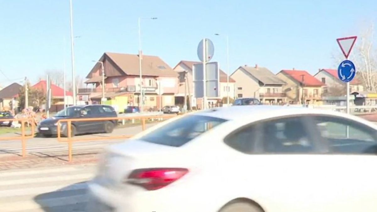 Visszatért a 37-es főút réme, aki autók elé ugrik a körforgalmakban
