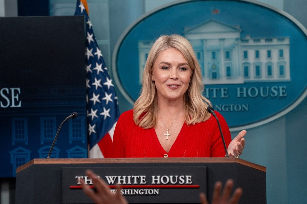 Karoline Leavitt, a Fehér Ház szóvivője bírálta a Trump által bejelentett vámok támadását (Fotó: AFP)