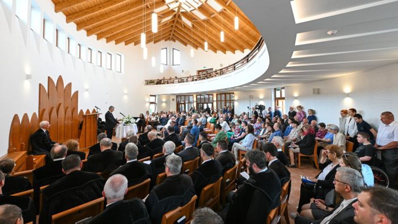 Laszlo Kover, Speaker of the National Assembly, delivers remarks at the dedication of the new Reformed church and parish hall in Szigetszentmarton on May 4, 2025. (Photo: MTI/Illyes Tibor)