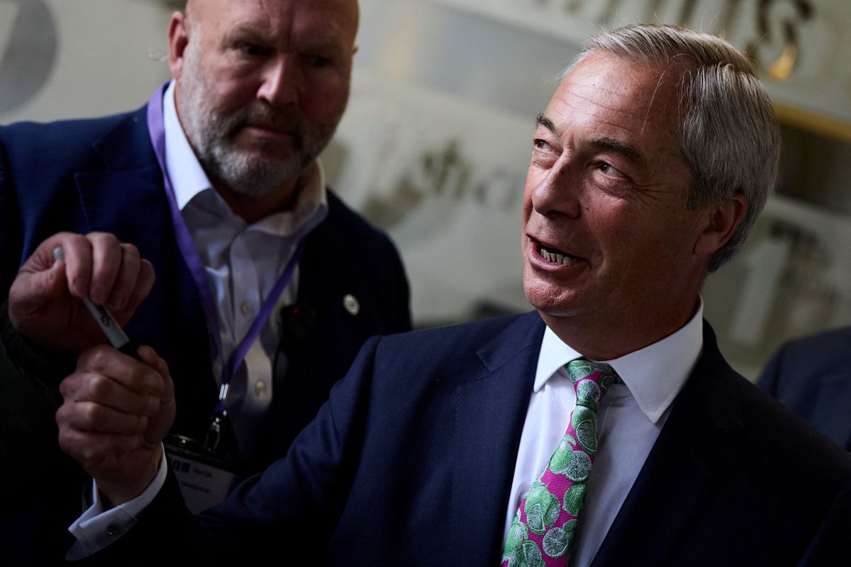 A Reform UK sikere megkérdőjelezi a brit kétpártrendszer jövőjét – Farage pártja új korszakot nyithat az ország politikájában.