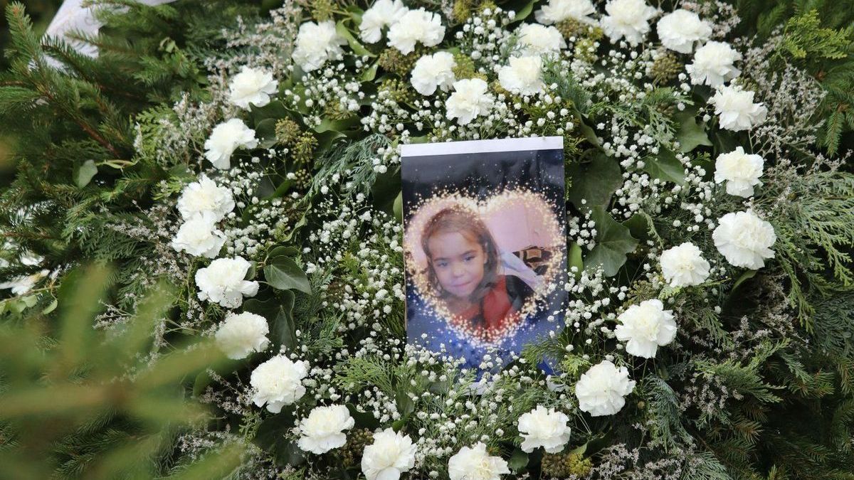 Lesújtó: még ma is élhetne a kislány, aki leesett az óvodai mászókáról