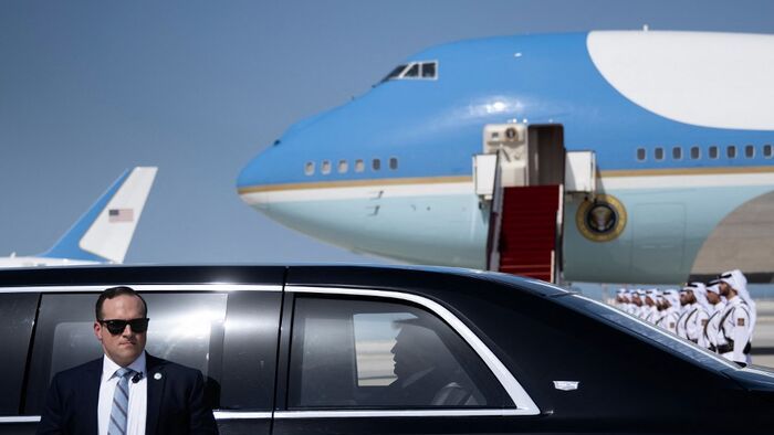 Donald Trump amerikai elnök megérkezik Szaúd-Arábiából a katari fővárosba, Dohába 2025. május 14-én. 