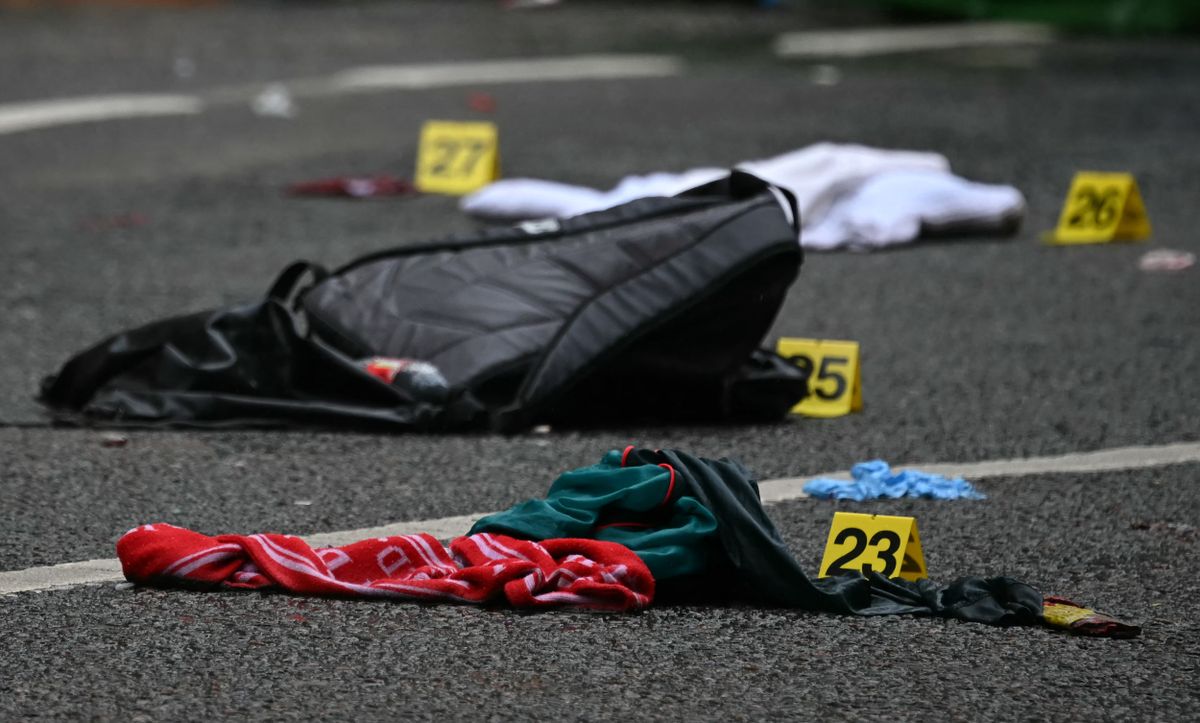 A rendőrség cáfolta a terrorcselekményt a liverpooli gázolás kapcsán. A sofőr mentő mögé sorolt be, majd a tömegbe hajtott.