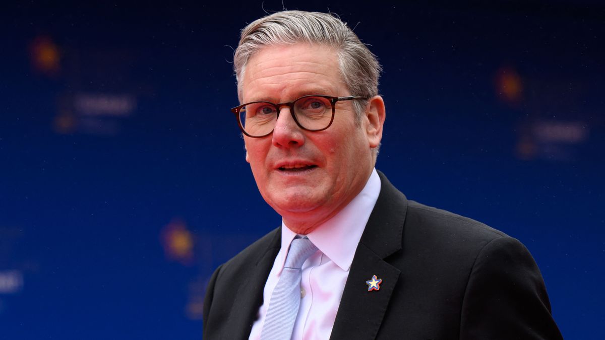 Keir Starmer bajban van, padlón a brit baloldal