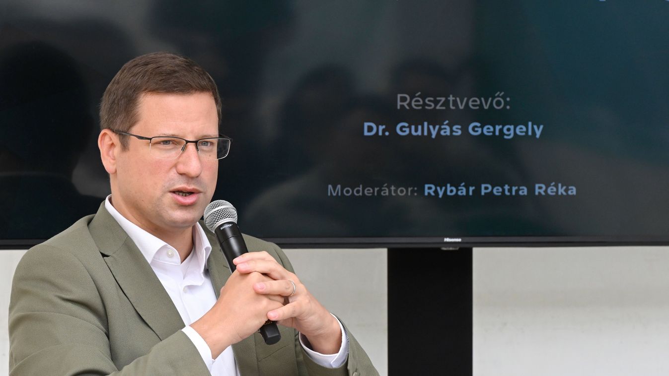 Gulyás Gergely, a Miniszterelnökséget vezető miniszter a Nemzeti Közszolgálati Egyetem