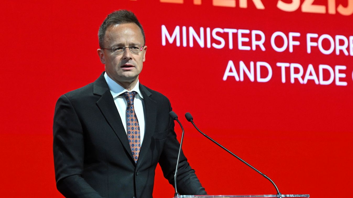 Szijjártó Péter külgazdasági és külügyminiszter beszédet mond a Nemzetközi Fair Play Bizottság díjátadó gáláján a Budavári Palota Királyi Lovardájában 2025. május 19-én (Fotó: MTI/Lakatos Péter)