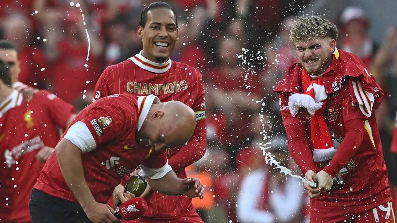 Arne Slot és a játékosok már ünnepelnek, noha még kettő meccsen van a Liverpoolnak