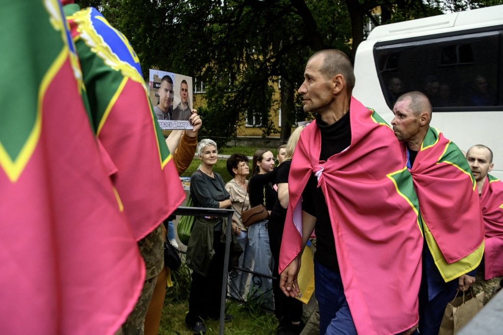 Orosz és ukrán hadifoglyok tértek haza a megállapodás értelmében (Fotó: AFP)