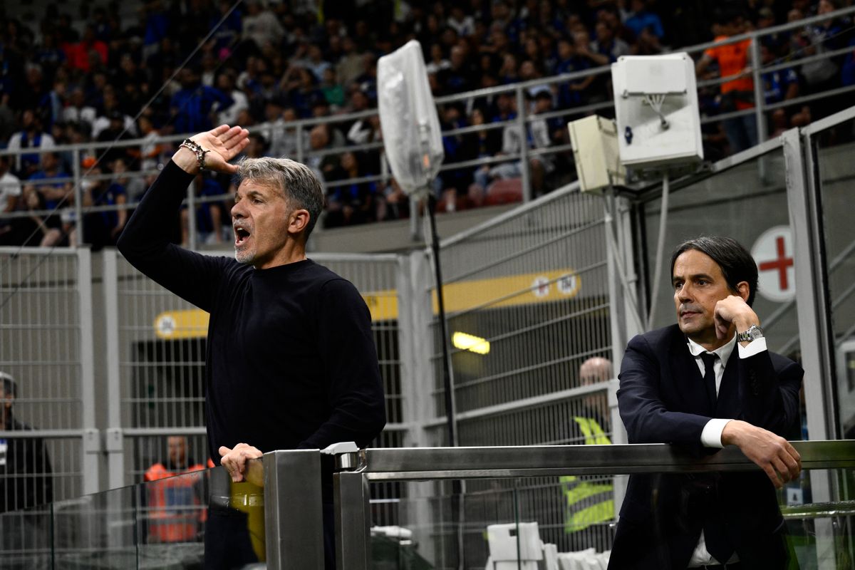 Marco Baroni és Simone Inzaghi, a Lazio és az Inter vezetőedzője piros lapjuk után együtt figyelték a lelátóról a Serie A rangadó utolsó perceit