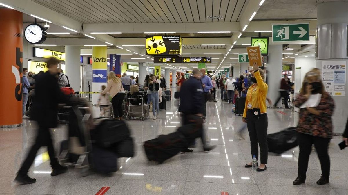 Horror a repülőtéren: az utasok szeme láttára szúrtak nyakon egy férfit