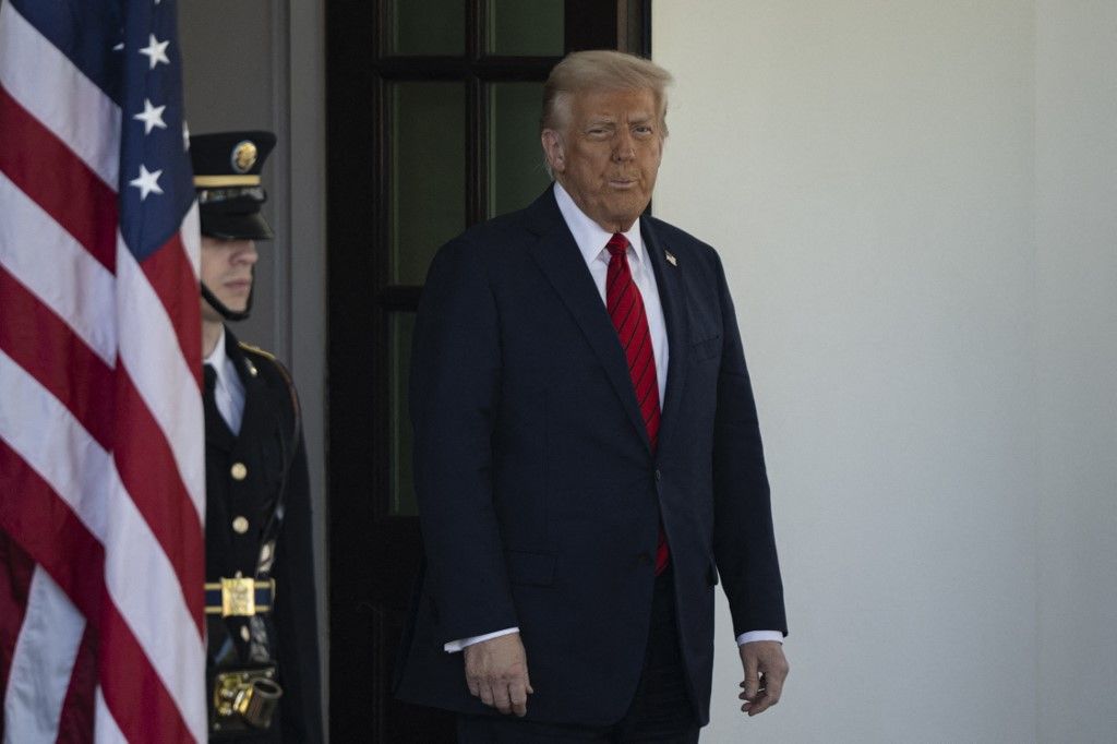 WASHINGTON DC, UNITED STATES - APRIL 17: President Donald Trump greets the Prime Minister of Italy Giorgia Meloni as she arrives at the White House in Washington D.C., United States on April 17, 2025. Celal Gunes / Anadolu (Photo by Celal Gunes / ANADOLU / Anadolu via AFP)