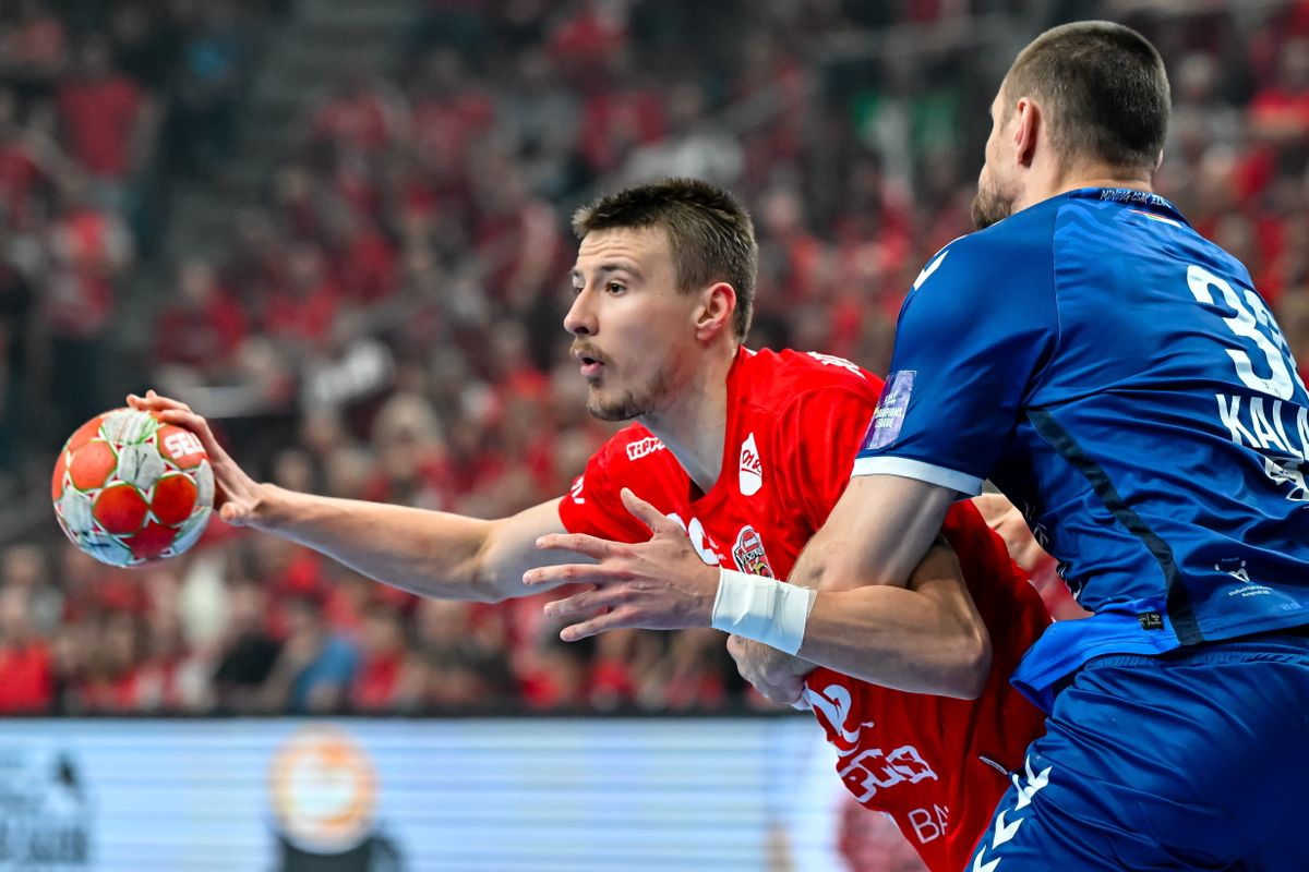 A Veszprém nem tudott mit kezdeni a Szeged védekezésével a mérkőzés első 25 percében .
