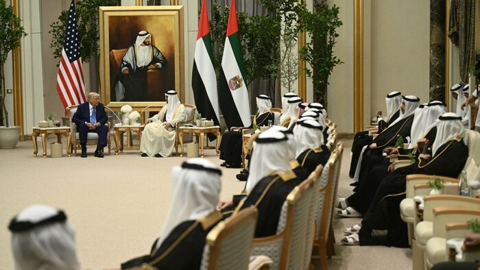 Donald Trump amerikai elnök és Egyesült Arab Emírségekbeli kollégája, Mohamed bin Zayed Al Nahyan sejk találkoznak a Qasr Al-Watanban (a Nemzet Palotájában)