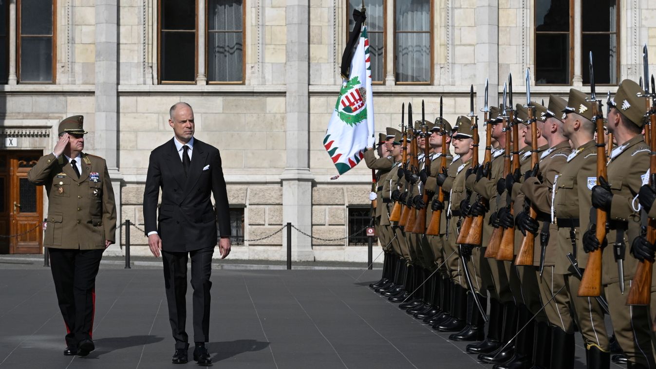  Szalay-Bobrovniczky Kristóf honvédelmi miniszter