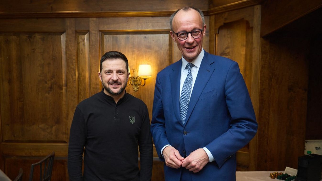Volodimir Zelenszkij ukrán elnök (B) és Friedrich Merz német kancellár (Fotó: AFP)