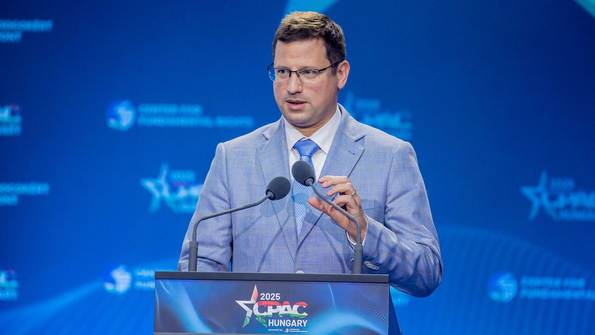Gulyás Gergely: Magyarország nem követi a brüsszeli irányt