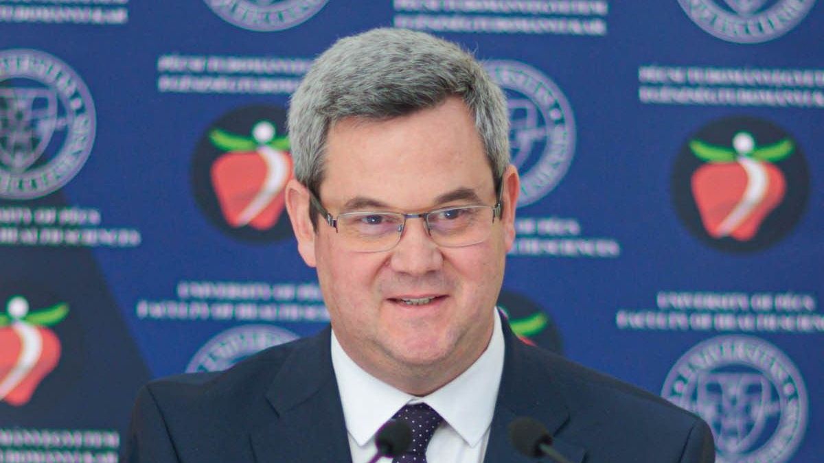 Az egészségügyi államtitkár szerint kiberbolsevizmus jellemzi a Tisza Pártot + videó