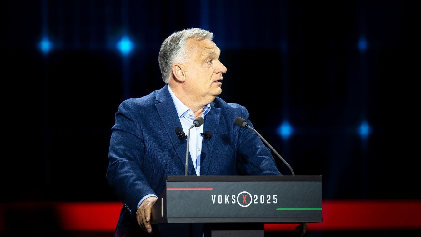 Budapest, 2025. május 18.
A Miniszterelnöki Kommunikációs Főosztály által közreadott képen Orbán Viktor miniszterelnök beszédet mond a Harcosok klubja - A kezdet elnevezésű rendezvényen a budapesti BOK Csarnokban 2025. május 18-án.
MTI/Miniszterelnöki Kom