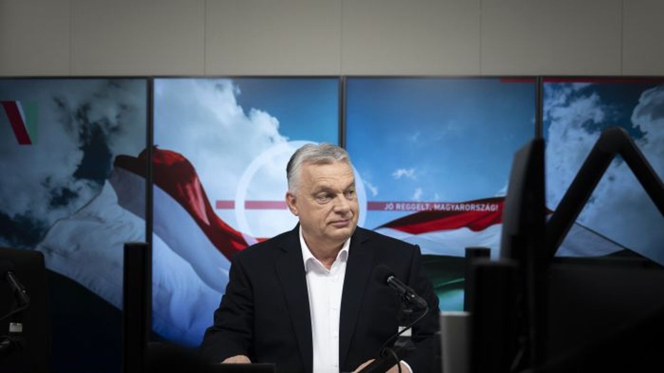 Prime Minister Viktor Orban in Kossuth Radio's studio (Photo: MTI/Prime Minister’s Press Office/Benko Vivien Cher)