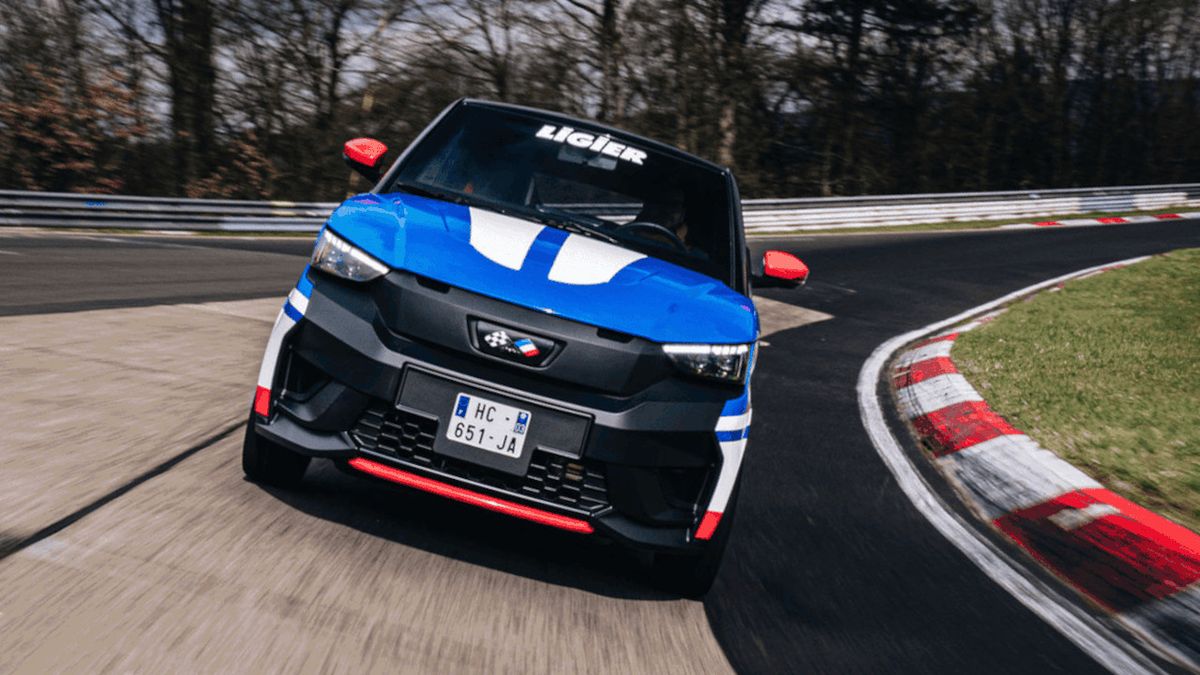 Nyélgázon, fékezés nélkül a Nürburgringen – 3 körrekordot is beállított a Ligier