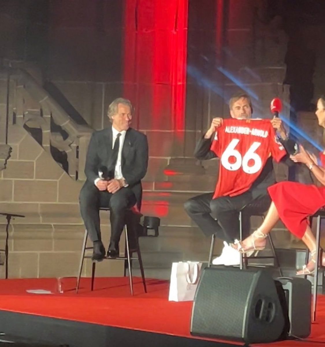 Jürgen Klopp egy Alexander-Arnold mezt is magával hozott Liverpoolba 