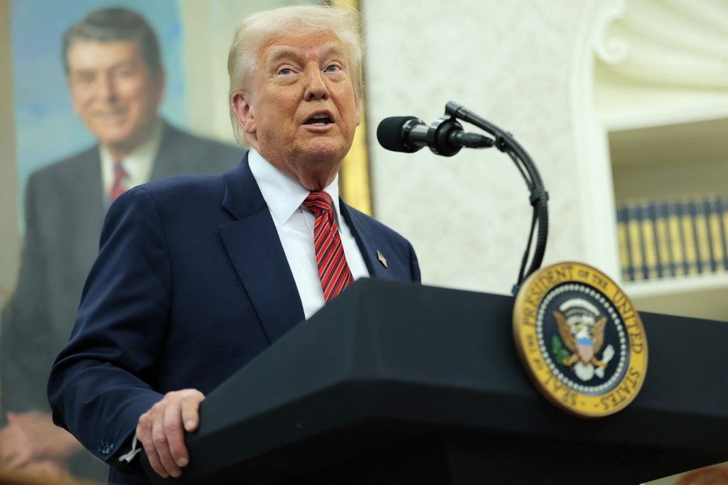 WASHINGTON, DC - MAY 07: U.S. President Donald Trump speaks during a swearing-in ceremony for new U.S. Ambassador to China David Perdue in the Oval Office at the White House on May 07, 2025 in Washington, DC. Perdue, a former Republican Senator and past critic of China and its ruling Communist Party, was confirmed by a vote of 67 to 29 amid a tense trade war between the two countries. Anna Moneymaker/Getty Images/AFP (Photo by Anna Moneymaker / GETTY IMAGES NORTH AMERICA / Getty Images via AFP)