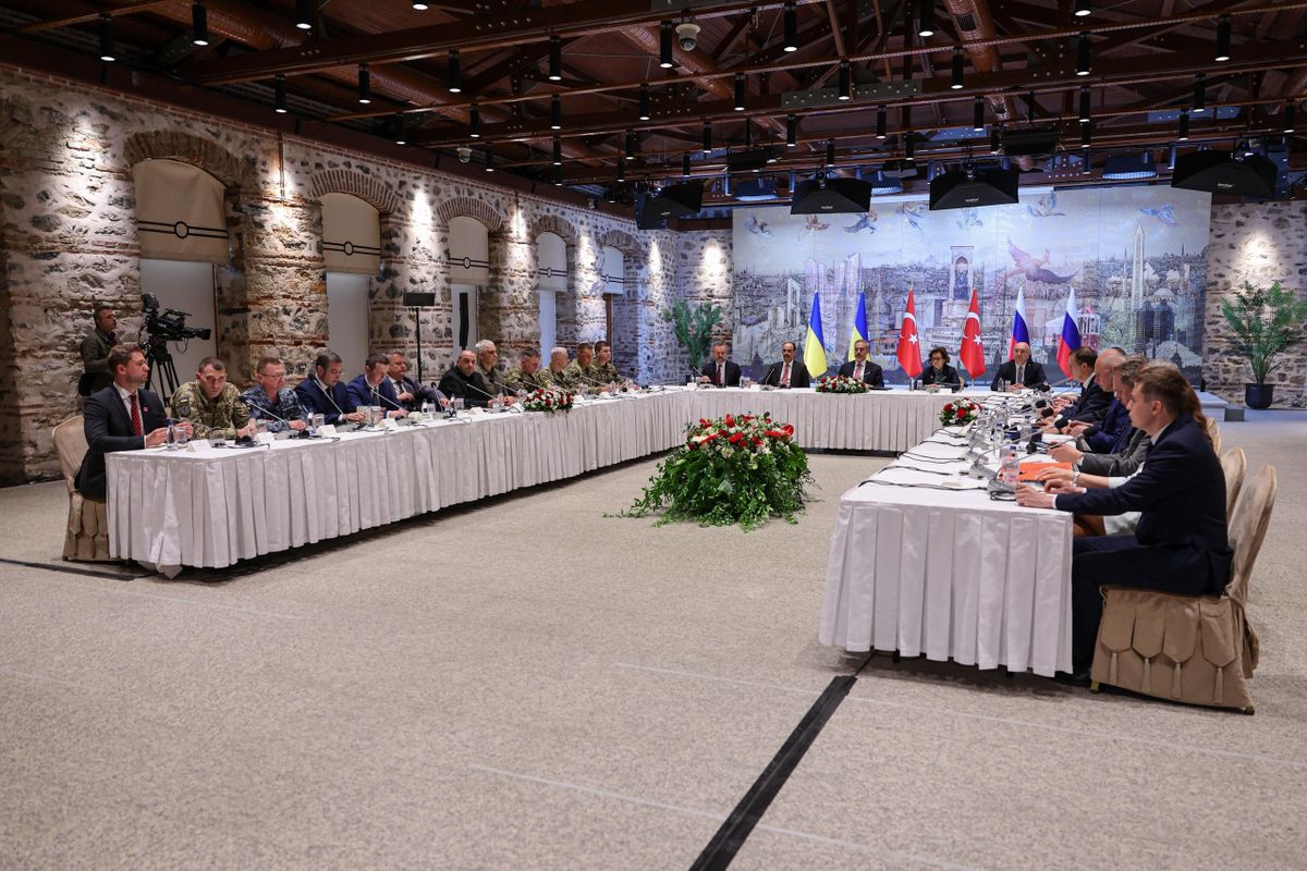 Ukrajna és Oroszország újra tárgyalt Isztambulban, de Lavrov kizárja, hogy Moszkva még egyszer elfogadja a bizonytalan tűzszüneti javaslatokat.