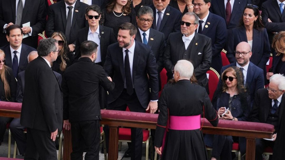 A kézfogáson túl: Zelenszkij és J. D. Vance tárgyalt is Rómában
