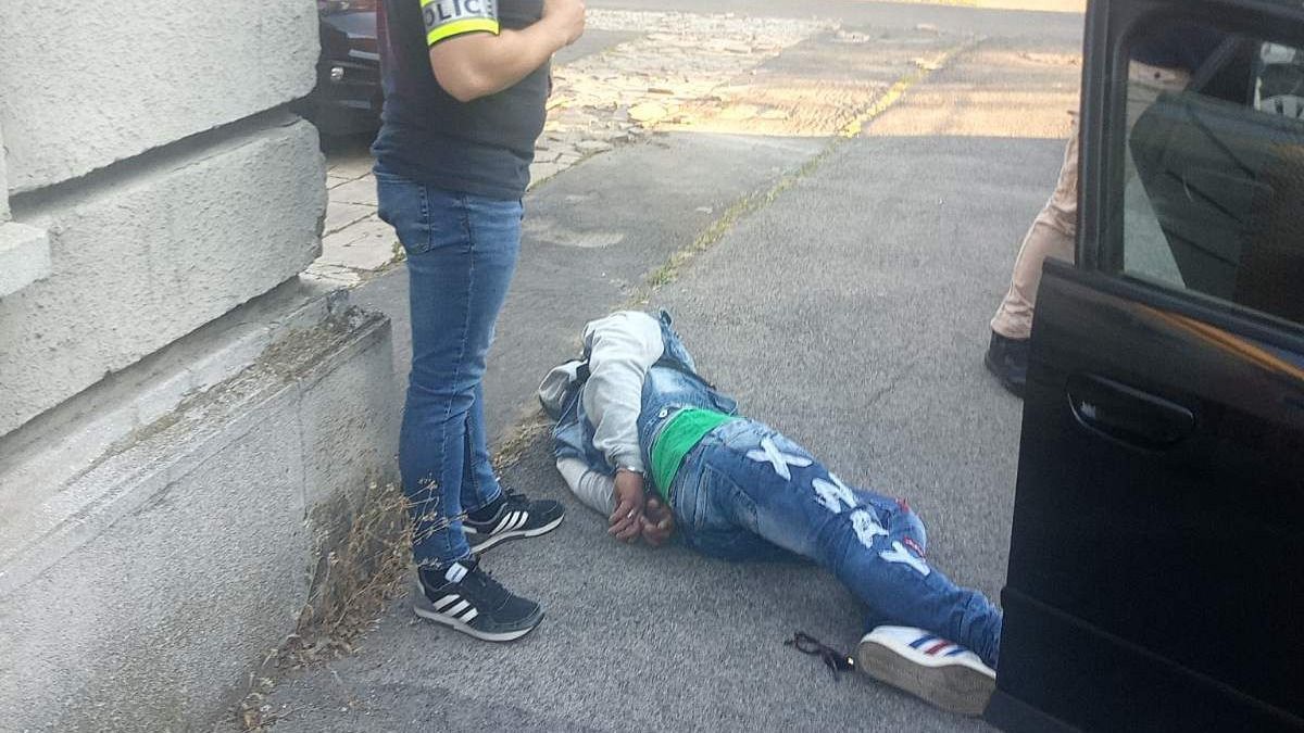 Drogdílert kaptak el Pikó lakása közelében Józsefvárosban