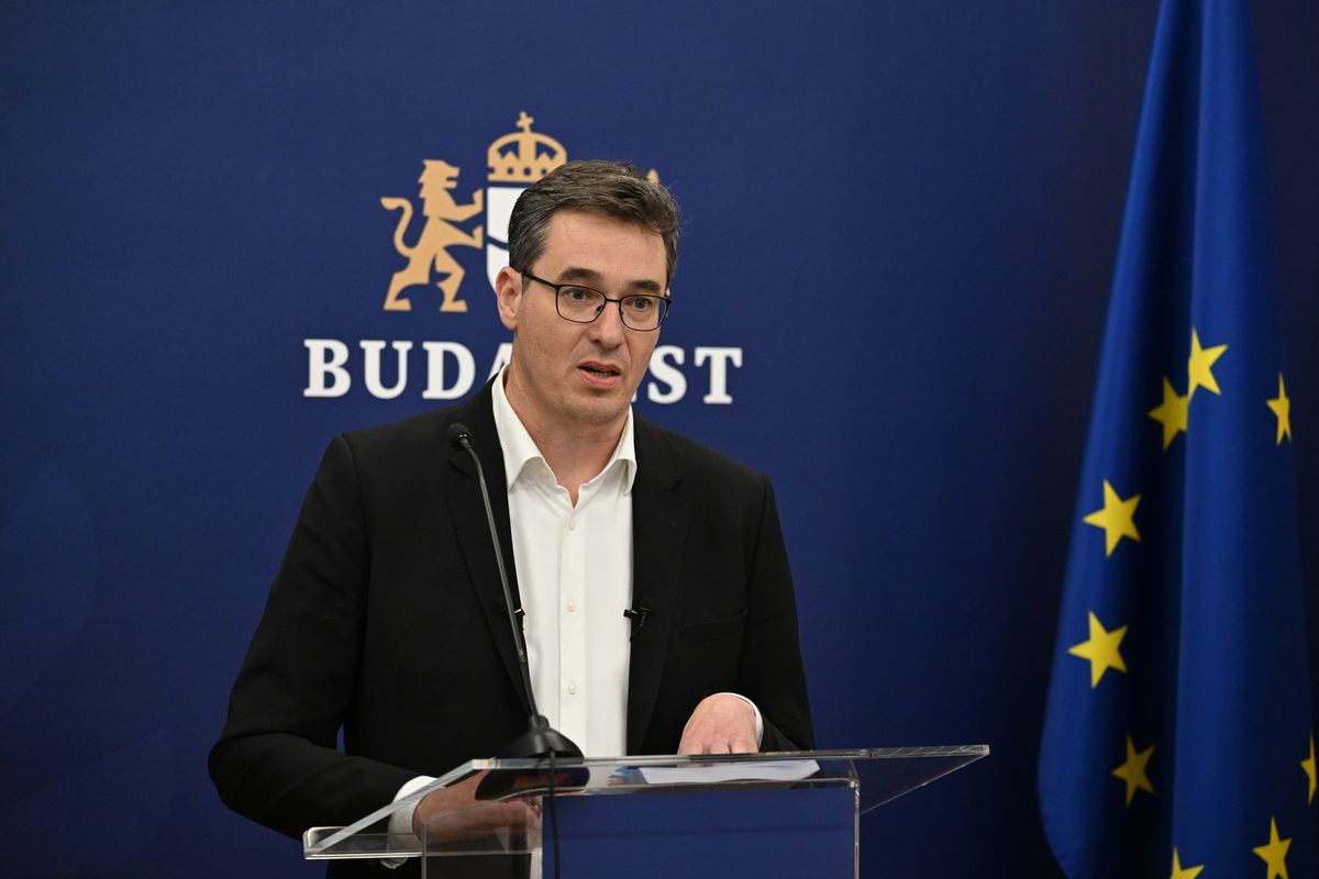 Budapest, 2025. május 29.Karácsony Gergely főpolgármester rendkívüli sajtótájékoztatót tart a Főpolgármesteri Hivatal sajtótermében 2025. május 29-én. A főváros a likviditás megőrzése érdekében leállította a Budapesti Közművek, a Budapesti Közlekedési Központ és a Budapest Dísz- és Közvilágítási Kft. kifizetéseit - jelentette be a főpolgármester, miután a Magyar Államkincstár "törvénytelenül emelt le Budapest folyószámlájáról több mint 10 milliárd forintot".MTI/Illyés Tibor