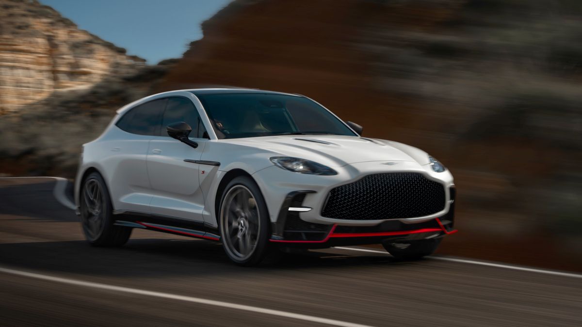 S még valami: +20 lóerő és -47 kg az Aston Martin DBX-nél