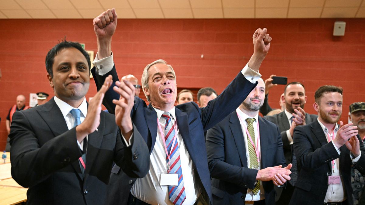 Farage pártja előretört