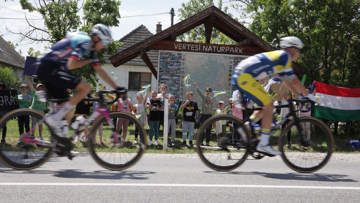 A Tour de Hongrie mezőnyét őrjöngő tömeg várta minden helyszínen