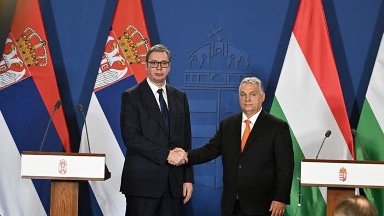 Serbian President Aleksandar Vucic (left) and Hungarian Prime Minister Viktor Orban (Photo: AFP)