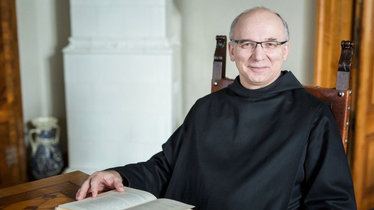 Megszólalt a pannonhalmi főapát a pápaválasztásról, szerinte ez a fő különbség Ferenc pápa és XIV. Leó között
