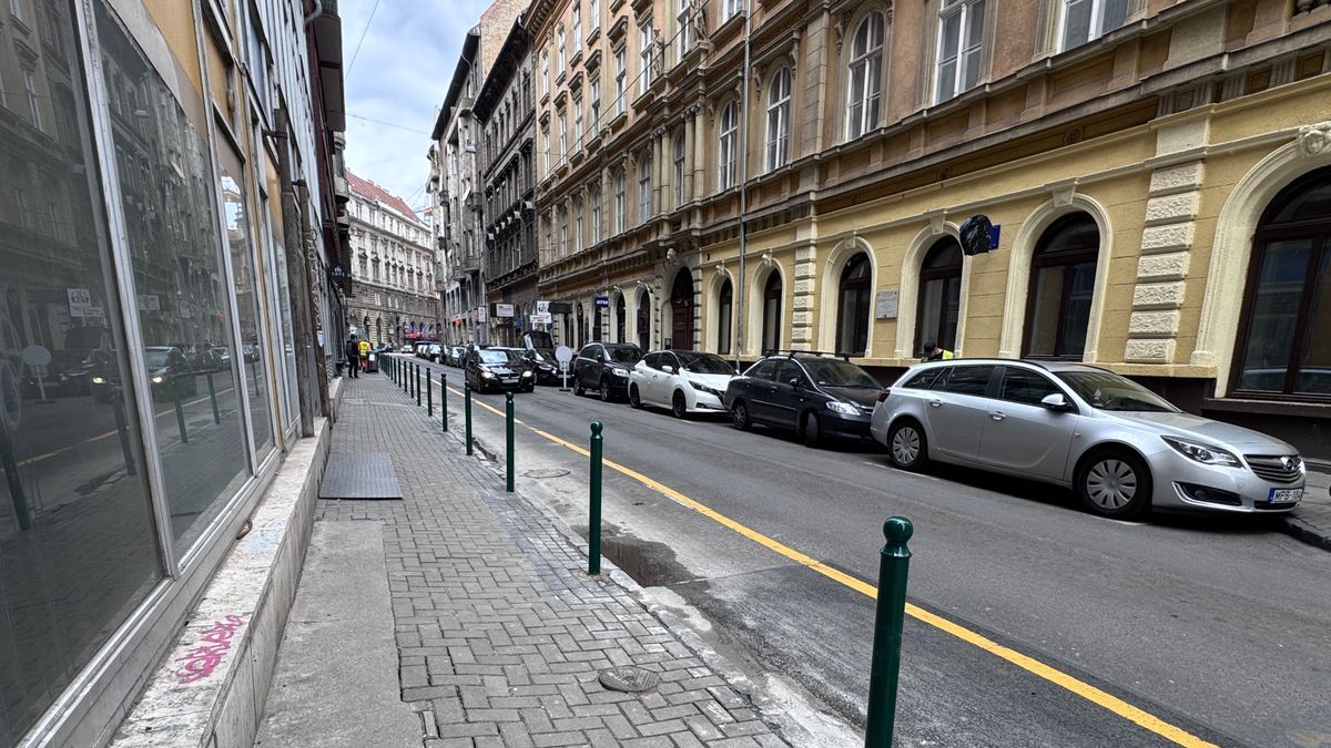 Újabb karókkal lehetetlenítik el az életmentést a Dohány utcában
