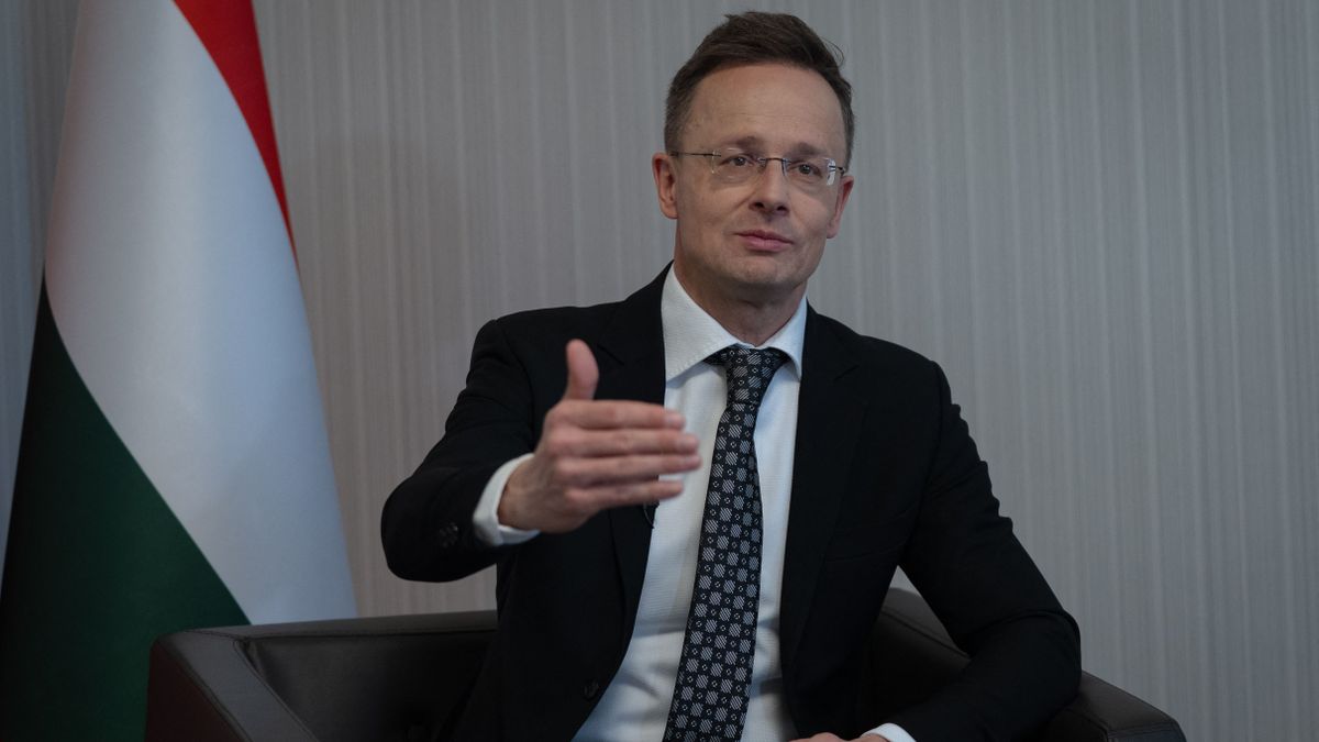 Szijjártó Péter: az autóipar a globális nehézségek ellenére továbbra is a magyar gazdaság húzóereje