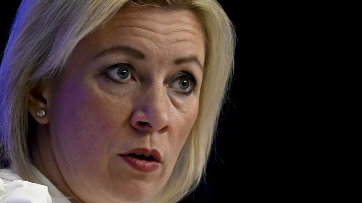 Zaharova szerint a neonácizmus szelleme „hétszeres erővel” tér vissza, amikor ledöntik a hősi emlékműveket