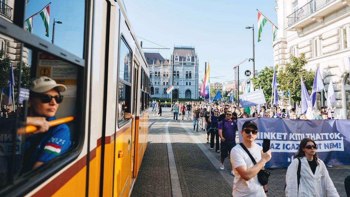 Két cím, két mondat a 444-ről
