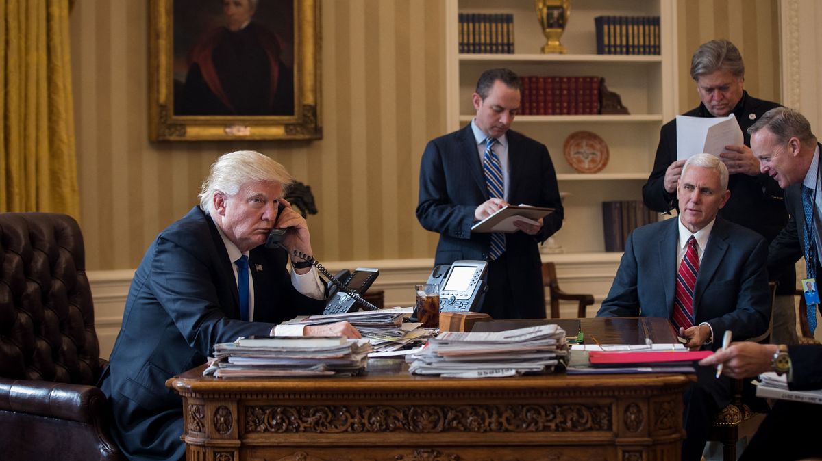 Trump délutáni telefonhívásától hangos a világsajtó