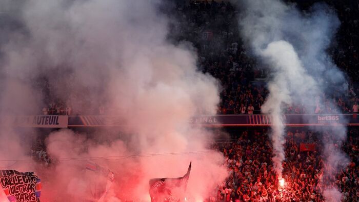Bajnokok Ligája, BL, döntő, 2025, PSG, Inter, München, Bajnokok Ligája, BL, döntő, 2025, PSG, Inter, München, PSG fans light flares after their team scored the opening goal during the UEFA Champions League final football match between Paris Saint-Germain 