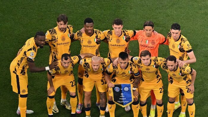 Bajnokok Ligája, BL, döntő, 2025, PSG, Inter, München, Inter Milan's players pose for a team photo prior to the UEFA Champions League final football match between Paris Saint-Germain (PSG) and Inter Milan in Munich, southern Germany on May 31, 2025. (Phot