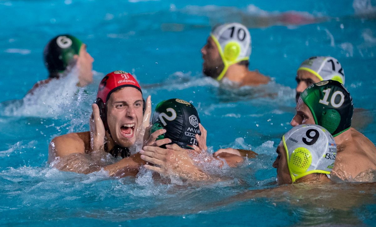 Fradi Gzira, 2024. június 7.A győztes FTC játékosai ünnepelnek a férfi vízilabda Bajnokok Ligája négyes döntőjének fináléjában játszott FTC-Telekom Waterpolo - Pro Recco mérkőzés végén a máltai Gzirában 2024. június 7-én. A Ferencváros 12-11-re győzött az előző három kiírásban diadalmaskodó Pro Recco ellen.MTI/Szigetváry Zsolt