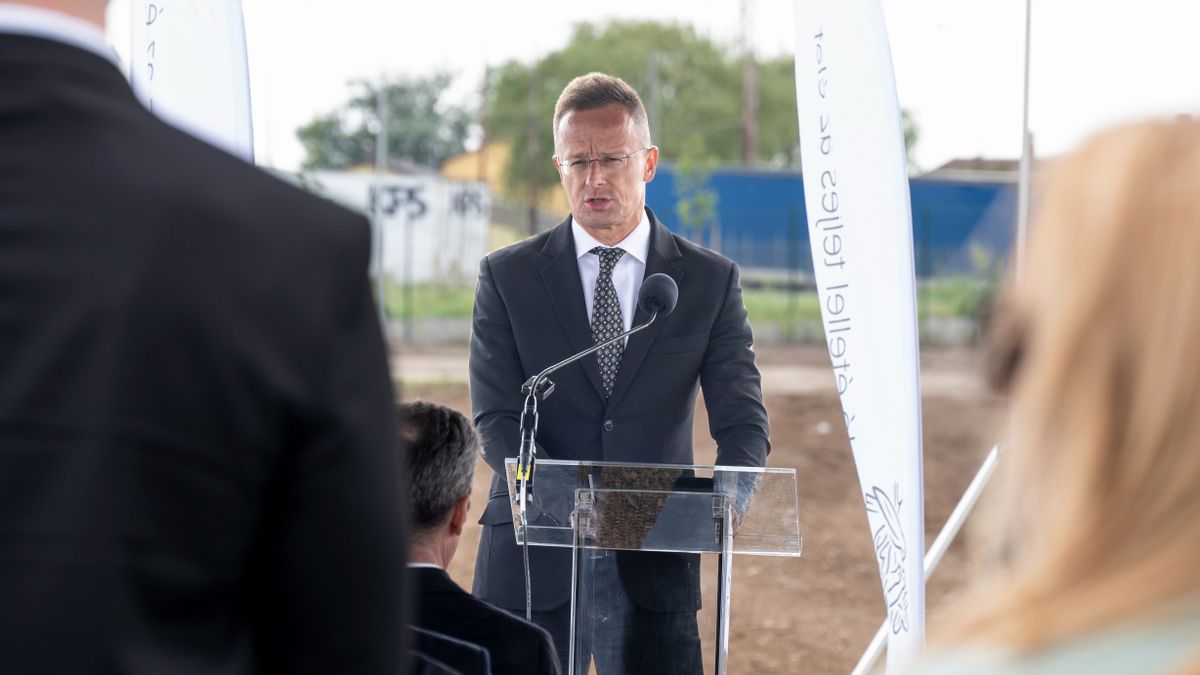 Szijjártó Péter: A családokat és a vállalatokat is megvédjük