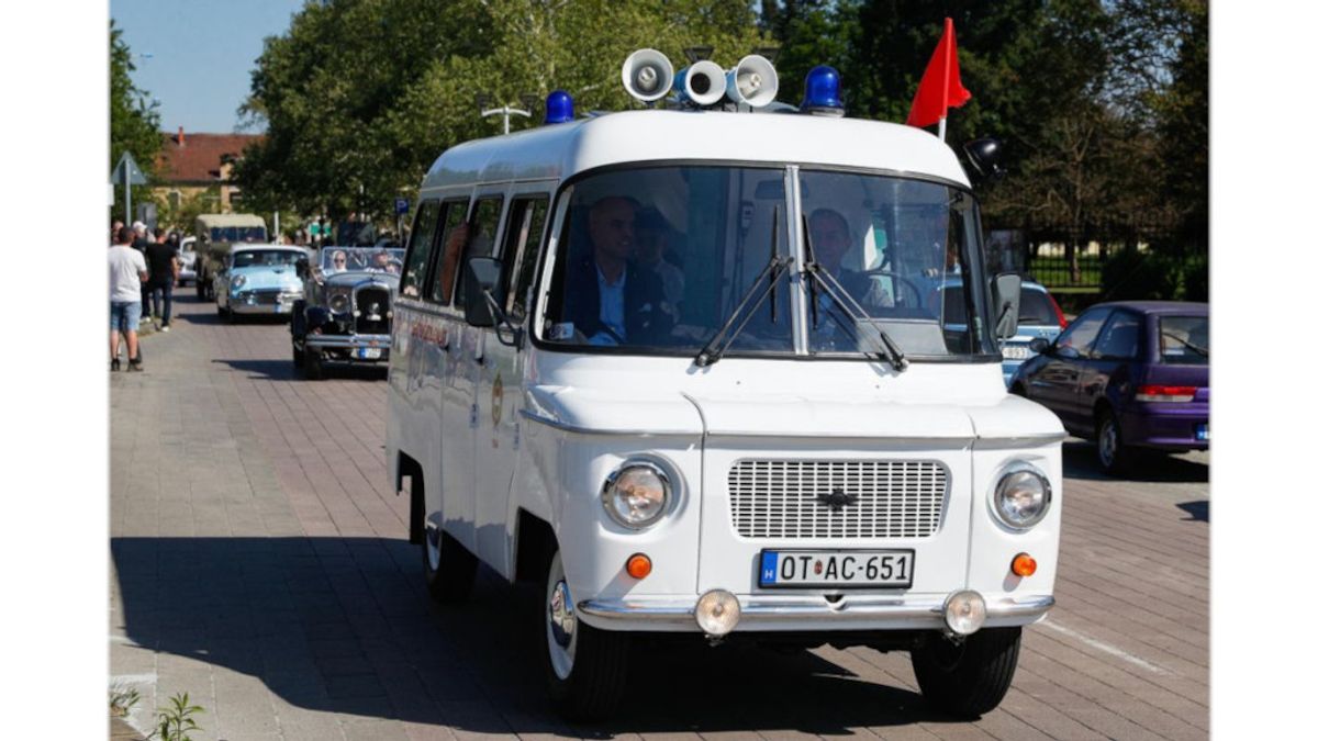 Utat, utat, kint a piros zászló! – nagy feltűnést kelt manapság egy Nysa mentőautó