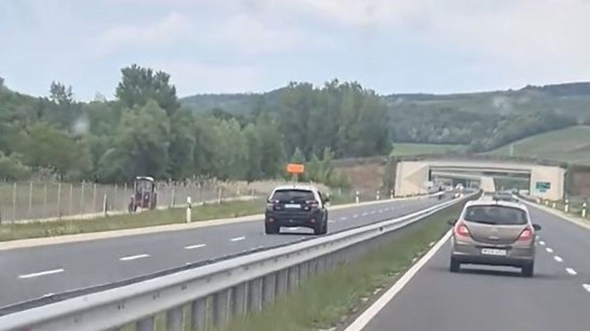 Életveszélyes hibát követett el egy autós az R67-es úton