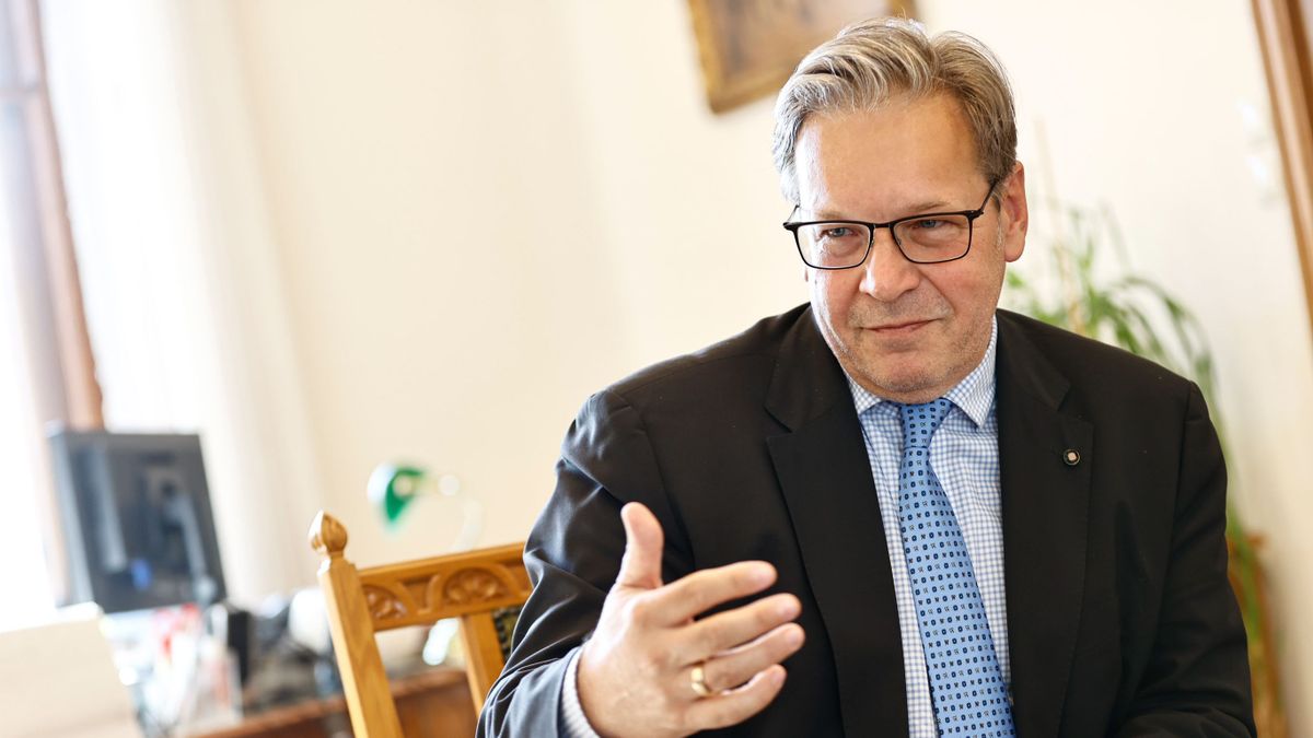 Vejkey Imre: A pápa a halálával is a békét szolgálta