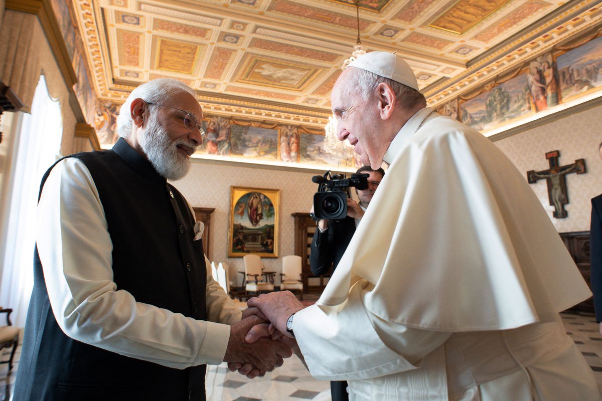 Narendra Modi szerint Ferenc pápa a béke és szolgálat embere volt. A pápa mindig különleges figyelmet szentelt neki.